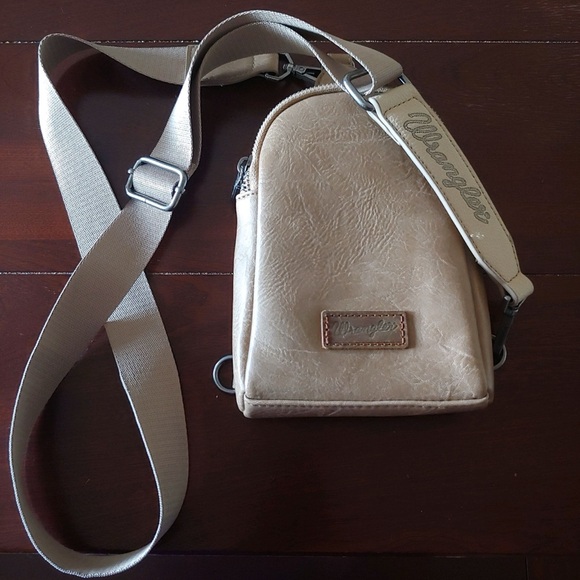 Wrangler crossbody - Picture 1 of 1